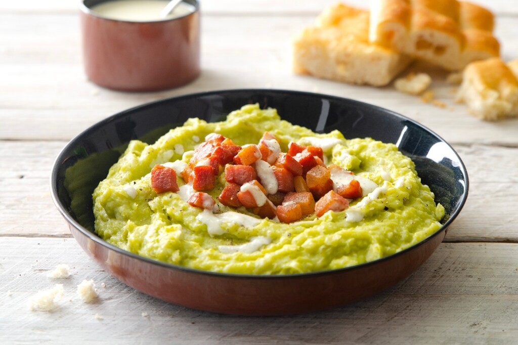 Ricetta Pure Di Fave E Patate Con Ciccioli Di Guanciale E Salsa Al Pecorino Cucchiaio D Argento