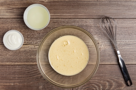 Preparazione Ciambella senza burro ai mirtilli - Fase 1 Preparazione Ciambella senza burro ai mirtilli - Fase 1