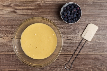 Preparazione Ciambella senza burro ai mirtilli - Fase 2 Preparazione Ciambella senza burro ai mirtilli - Fase 2