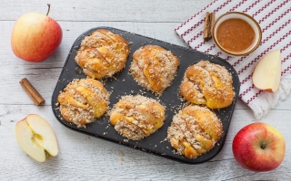 Mele al forno con cocco e lamponi