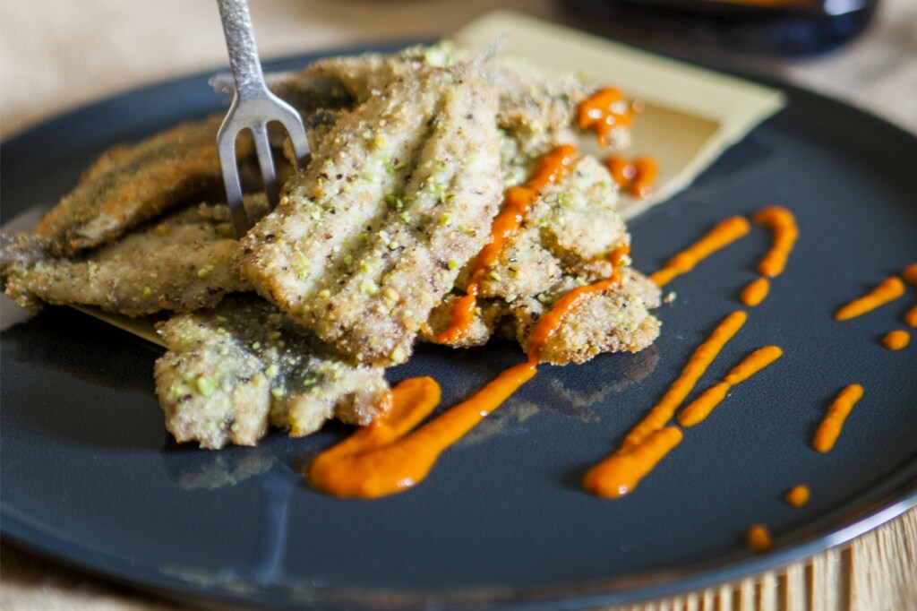 Fritto di sarde con panure al pistacchio e ketchup fatto in casa 