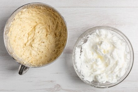 Preparazione Cake alle nocciole e lamponi - Fase 3