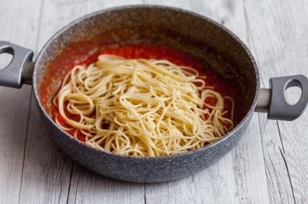 Preparazione Spaghetti al pomodoro - Fase 2