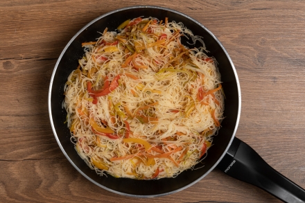 Ricetta Spaghetti di riso con verdure - Cucchiaio d'Argento