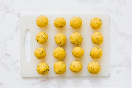 Preparazione Polpette di patate - Fase 3 Preparazione Polpette di patate - Fase 3