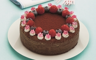Torta fondente alla Nutella con frutti di bosco Torta fondente alla Nutella con frutti di bosco