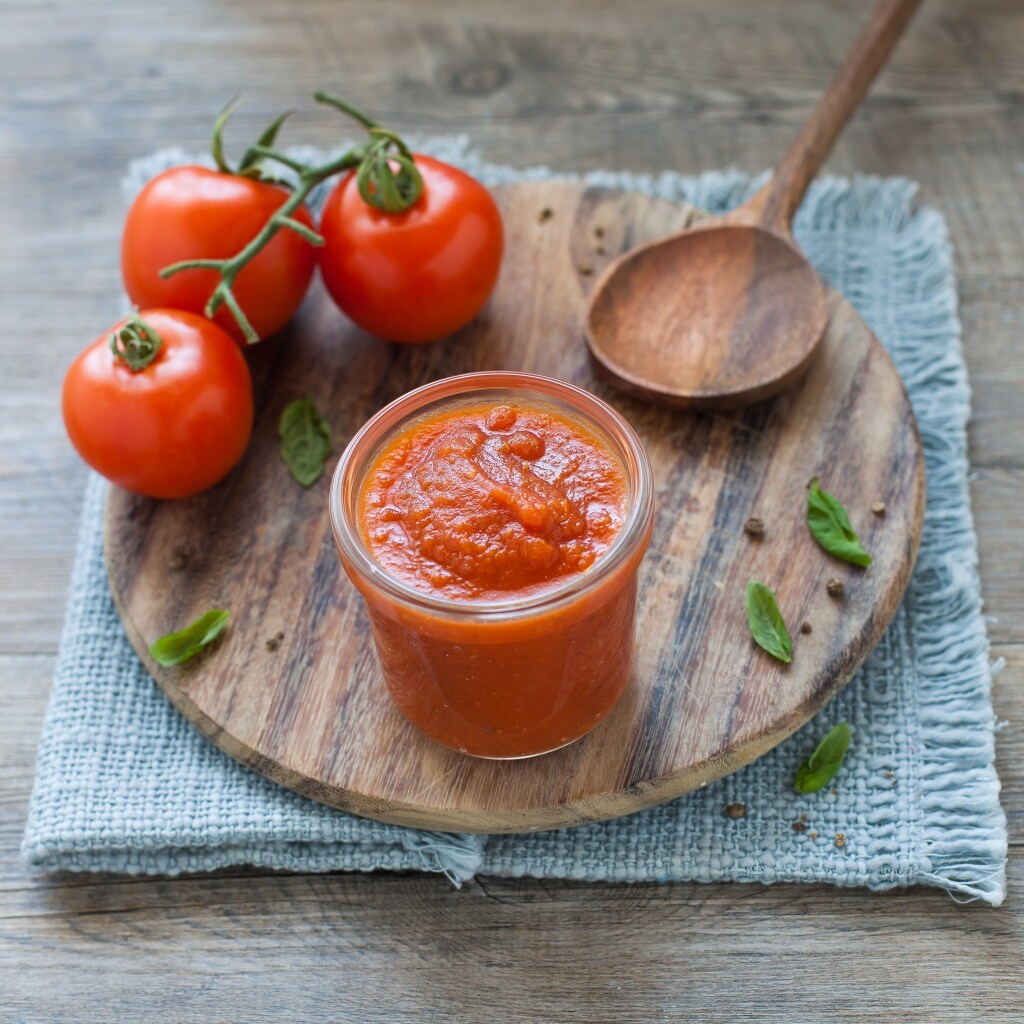 Passata di pomodoro in pentola a pressione