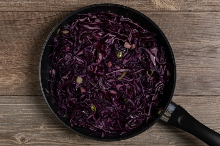 Preparazione Torta salata con cavolo viola e provola - Fase 2 Preparazione Torta salata con cavolo viola e provola - Fase 2