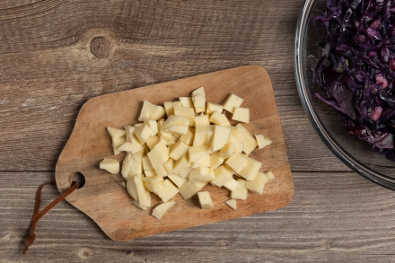 Preparazione Torta salata con cavolo viola e provola - Fase 2 Preparazione Torta salata con cavolo viola e provola - Fase 2
