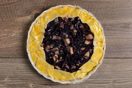 Preparazione Torta salata con cavolo viola e provola - Fase 4 Preparazione Torta salata con cavolo viola e provola - Fase 4