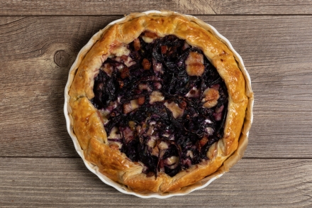 Preparazione Torta salata con cavolo viola e provola - Fase 4 Preparazione Torta salata con cavolo viola e provola - Fase 4