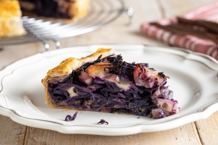 Preparazione Torta salata con cavolo viola e provola - Fase 5 Preparazione Torta salata con cavolo viola e provola - Fase 5