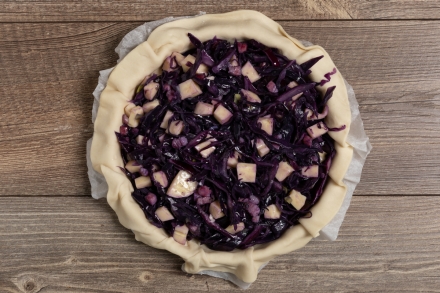 Preparazione Torta salata con cavolo viola e provola - Fase 3 Preparazione Torta salata con cavolo viola e provola - Fase 3