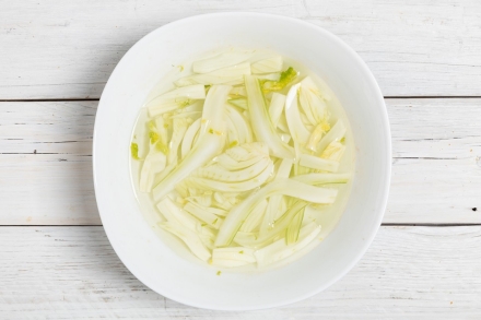 Preparazione Insalata svuotafrigo - Fase 2 Preparazione Insalata svuotafrigo - Fase 2
