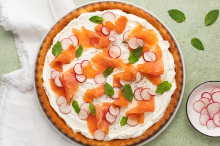 Preparazione Crostata morbida salata con salmone affumicato - Fase 3 Preparazione Crostata morbida salata con salmone affumicato - Fase 3
