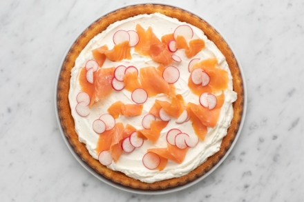Preparazione Crostata morbida salata con salmone affumicato - Fase 2 Preparazione Crostata morbida salata con salmone affumicato - Fase 2