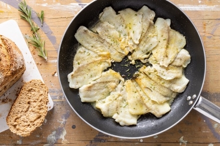 Preparazione Filetti di platessa in padella - Fase 4