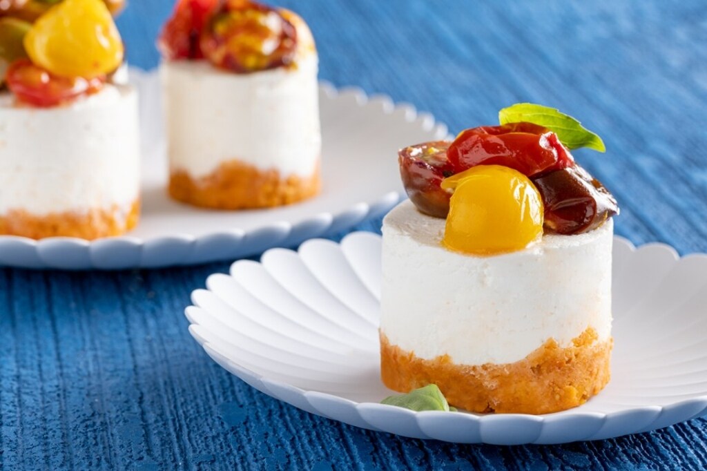 Ricetta Mini cheesecake con pomodorini - Cucchiaio d'Argento