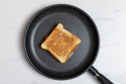 Preparazione Tuna Melt (sandwich al tonno americano) - Fase 6