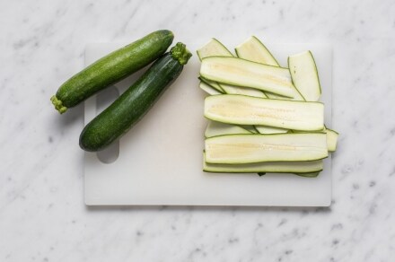 Preparazione Salmone con zucchine marinate - Fase 1