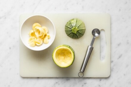 Preparazione Zucchine ripiene in padella - Fase 1