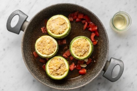 Preparazione Zucchine ripiene in padella - Fase 3