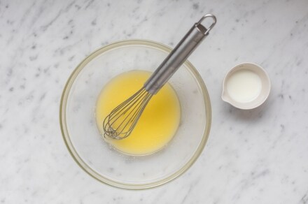 Preparazione Salame di cioccolato bianco - Fase 2