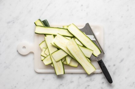 Preparazione Spiedini di zucchine in padella - Fase 2