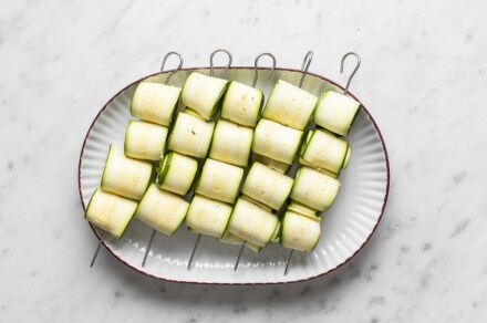 Preparazione Spiedini di zucchine in padella - Fase 3