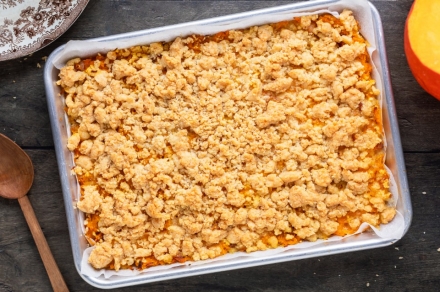 Preparazione Crumble alla zucca in teglia - Fase 3 Preparazione Crumble alla zucca in teglia - Fase 3