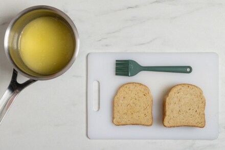 Preparazione Plumcake di toast - Fase 1