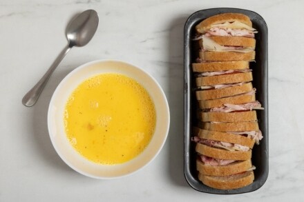 Preparazione Plumcake di toast - Fase 4