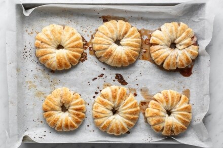 Preparazione Ciambelle di mele e pasta sfoglia - Fase 4