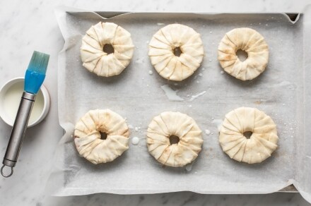 Preparazione Ciambelle di mele e pasta sfoglia - Fase 3