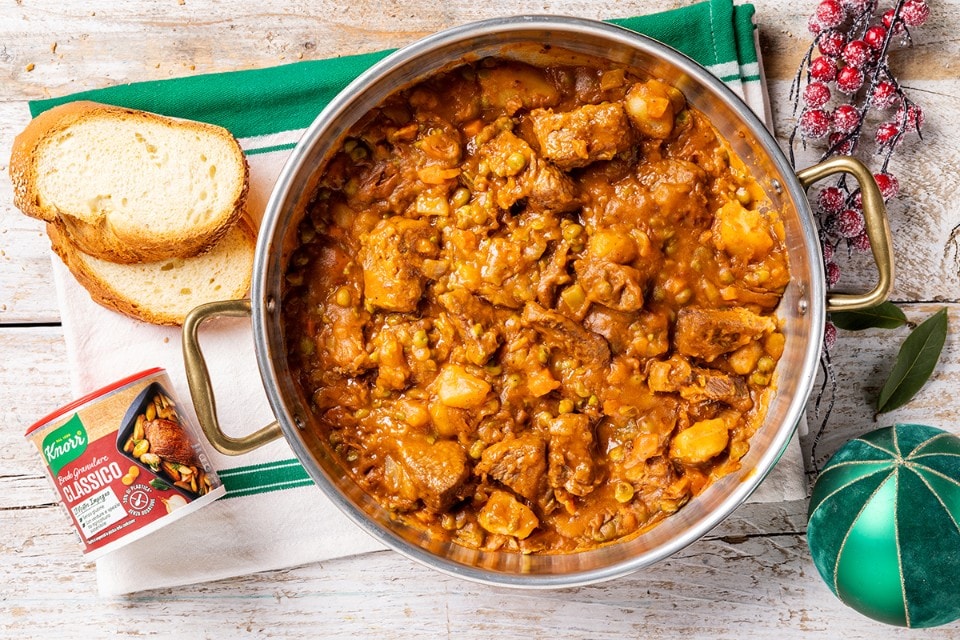 Spezzatino di manzo con patate e piselli  ricetta