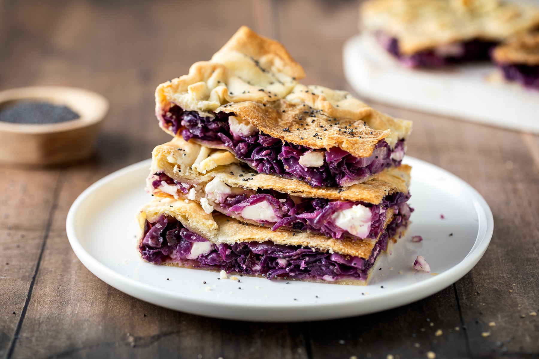 Erbazzone con cavolo viola e feta ricetta