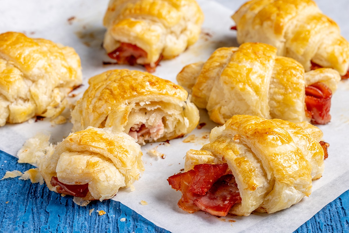 Mini croissant con prosciutto e grana ricetta